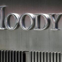 Moody's attribue une note de risque élevé à la dette de Dangote Sugar Refinery malgré de solides fondamentaux financiers