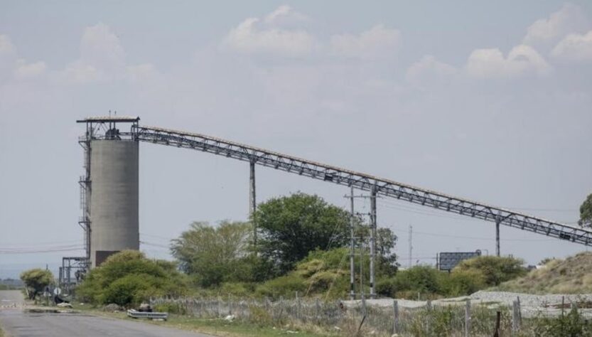 Grève majeure dans une mine de platine en Afrique du Sud : Plus de 2 000 mineurs continuent leur occupation pour la deuxième journée consécutive