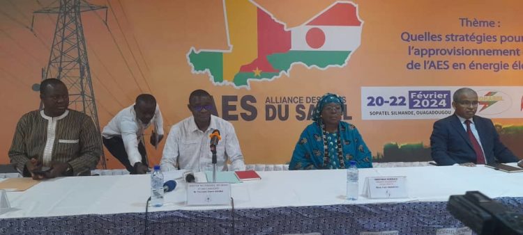 Burkina Faso : Les sociétés d'électricité des pays de l'Alliance des États du Sahel (AES) coopèrent pour sécuriser l'approvisionnement en énergie électrique